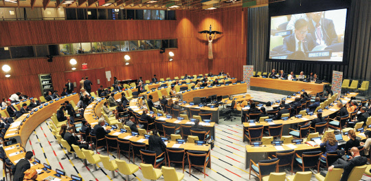 제71차 유엔 총회 기간 동안 21일 미국 뉴욕에서 열린 항생제 내성 고위급 회의에 정진엽 보건복지부 장관 등이 참석해 항생제 내성 대응 방안을 논의하고 있다.    보건복지부 제공